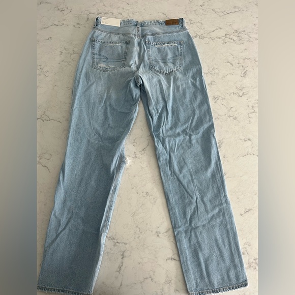 Never worn!! Tagged American Eagle Mom Straight Jean Blue Daylight - Picture 2 of 3